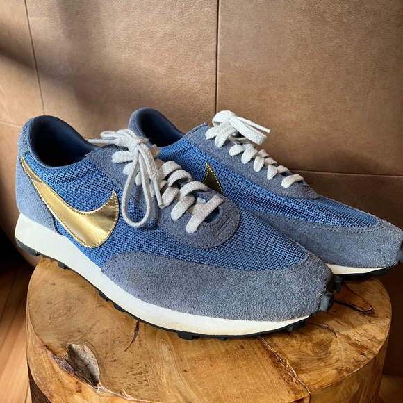 NIKE DAYBREAK METALLIC GOLD (Men’s) - Picture 2 of 6